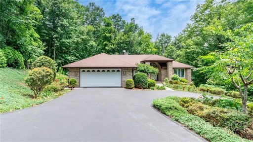 820 Sunlight Ridge Drive sold home in The Ledges of Hidden Hills, Hendersonville, NC
