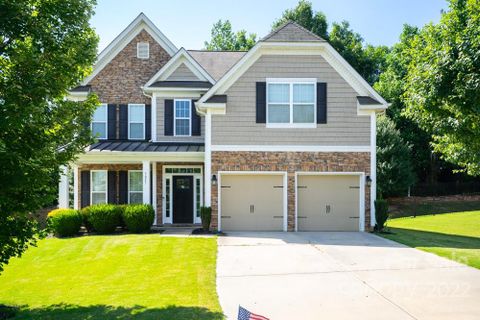 3025 Collin House Drive sold home in Lakebridge, Fort Mill, SC