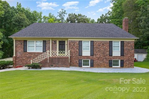 104 Cedarwood Circle