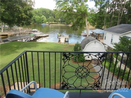 611 Hickory Point Drive 37 sold home in High Rock Lake, Lexington, NC