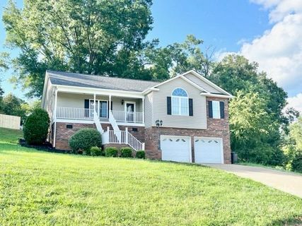 2139 Olde Farm Road sold home in Olde Farm, Hudson, NC