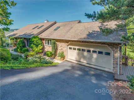 200 W Vista Drive sold home in Mountain Valley, Hendersonville, NC