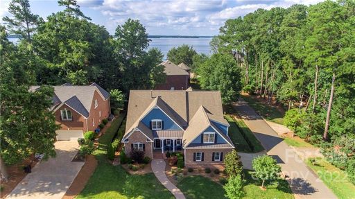21404 Pinecrest Place