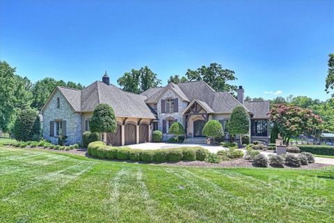 105 Grey Lady Court