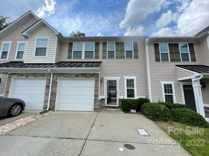 2433 Silverthorn Drive