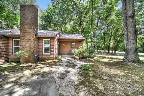 108 Foxwood Village Drive sold home in Foxwood Village, Fort Mill, SC
