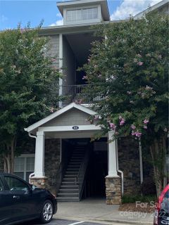 300 Vista Lake Drive 002