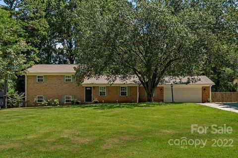 2134 Poinsett Drive