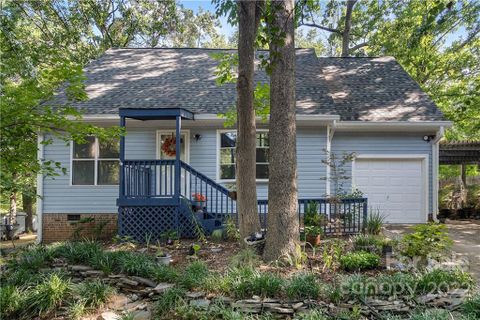 1922 Crooked Creek Drive sold home in Watauga Village, Charlotte, NC
