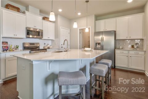 1000 Cheviot Court 724