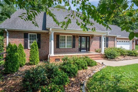 2899 Weatherfield Drive sold home in The Fields At Weatherwood, Lincolnton, NC