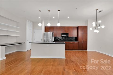525 6th Street 102