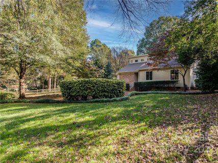 1208 Wandering Way Drive