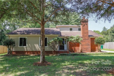 10501 Camelback Circle