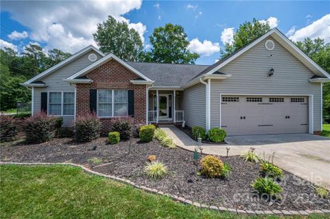 1402 Crowders Woods Drive sold home in Crowders Woods, Gastonia, NC