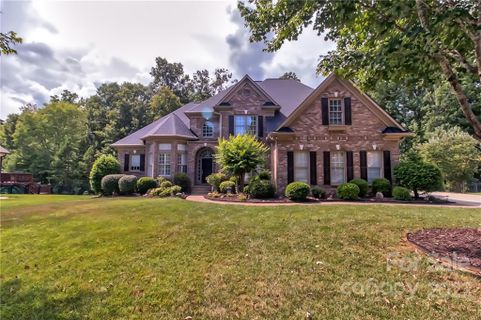 1035 Westbury Drive