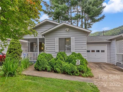 101 Market Street sold home in Village Glen, Maggie Valley, NC