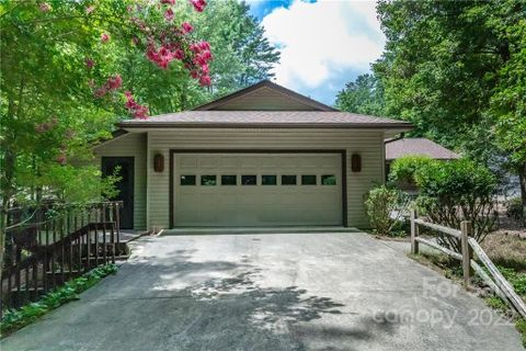 1072 Utsonati Lane