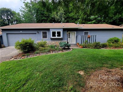 32b Larkspur Court