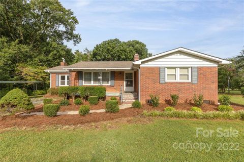 4700 Dogwood Place sold home in Lakeview Manor, Charlotte, NC