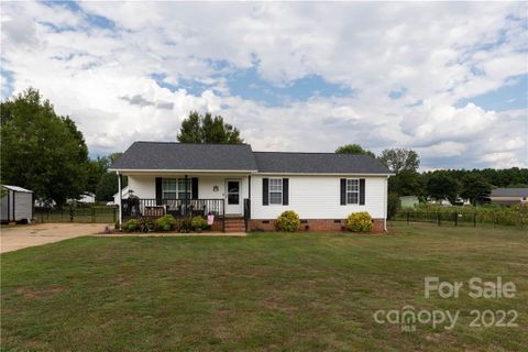 428 Canary Lane sold home in Whipoorwill Estates, York, SC