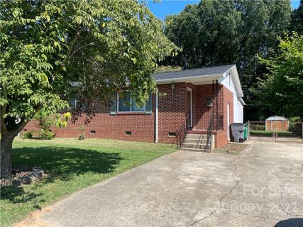 437 Frank Drive sold home in Briarwood, Charlotte, NC
