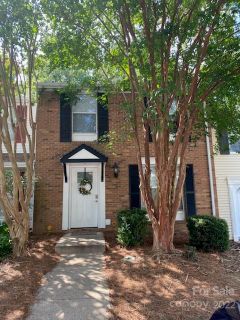9776 Old Gate Drive sold home in Pheasant Knoll, Matthews, NC