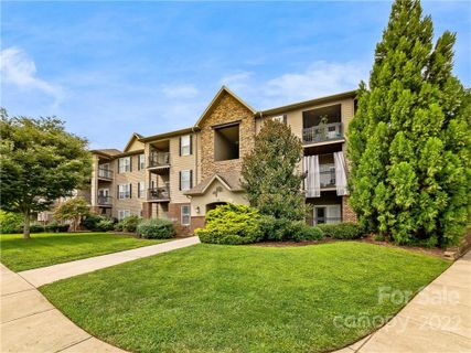 181 Brickton Village Circle 105