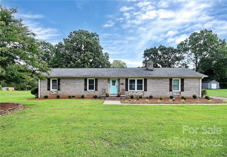 107 Wandering Woods Lane sold home in Wandering Woods, Mount Holly, NC