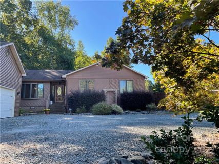 8115 Kingsland Drive sold home in Kingsland, Waxhaw, NC