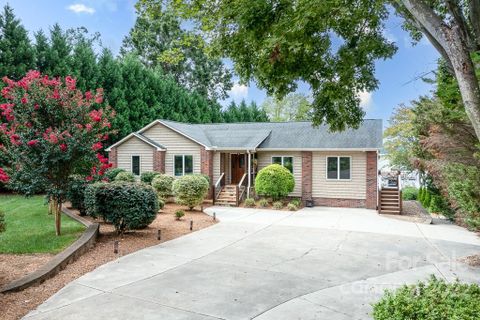 9561 Riviera Drive sold home in Island Point, Sherrills Ford, NC