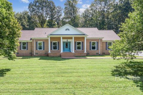 200 Cottonwood Drive sold home in Cottonwood Acres, Mount Holly, NC