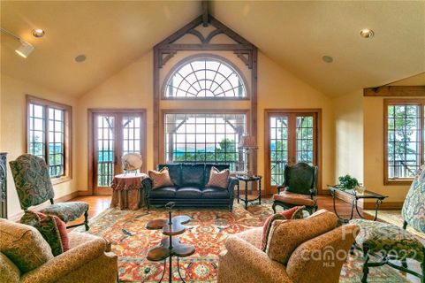 160 Cliff S Edge Drive