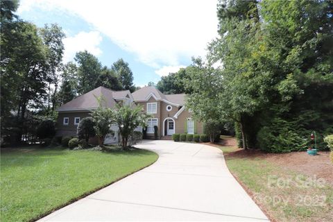 214 Dedham Loop