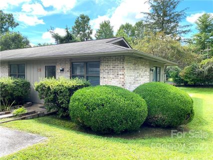 703 Farmington Circle Unit 1B sold home in Farmington Knoll, Hendersonville, NC