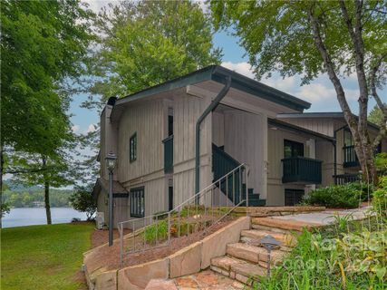84 Toxaway Point Road