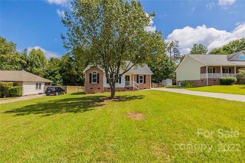 1679 Amanda Lane
