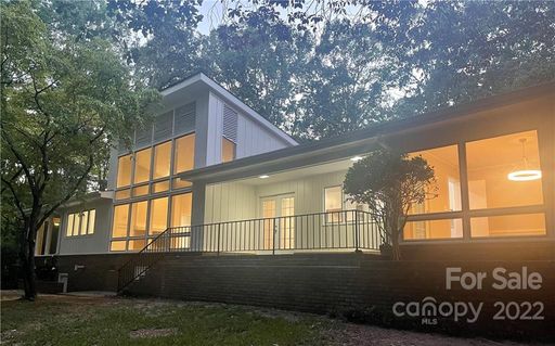 981 Sherwood Circle