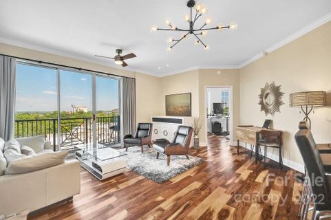300 W 5th Street 649