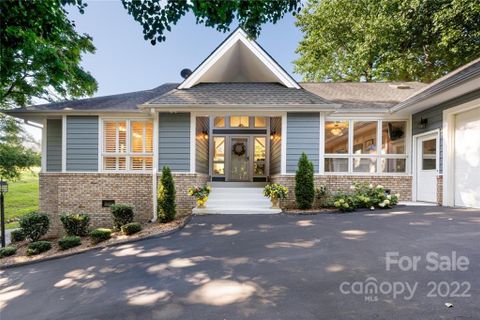 118 Broadmoor Drive