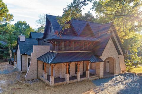 1809 Runnymede Lane