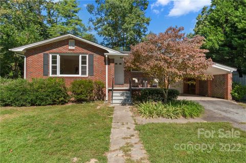 913 W Blue Ridge Road sold home in Hillandale, East Flat Rock, NC