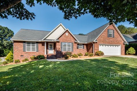 107 Clearwater Drive