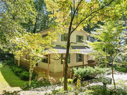 6 Raintree Lane sold home in Mountain Heights, Arden, NC