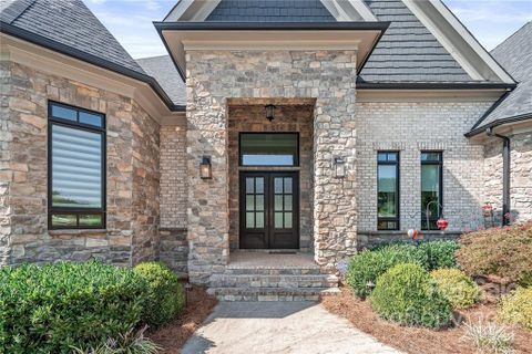 767 Pinnacle Drive