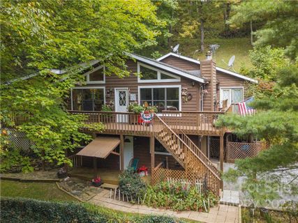 18 Twin Forks Drive