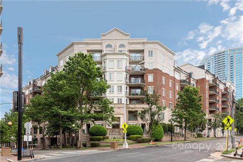 300 W 5th Street 647