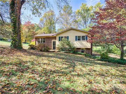 182 Fairway Hills Drive sold home in Fairway Hills, Waynesville, NC
