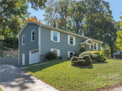 10 Village Park Drive sold home in Village Park, Weaverville, NC
