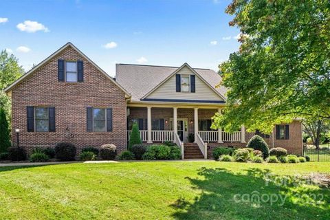70 Iswa Drive sold home in Iswa Point, Taylorsville, NC